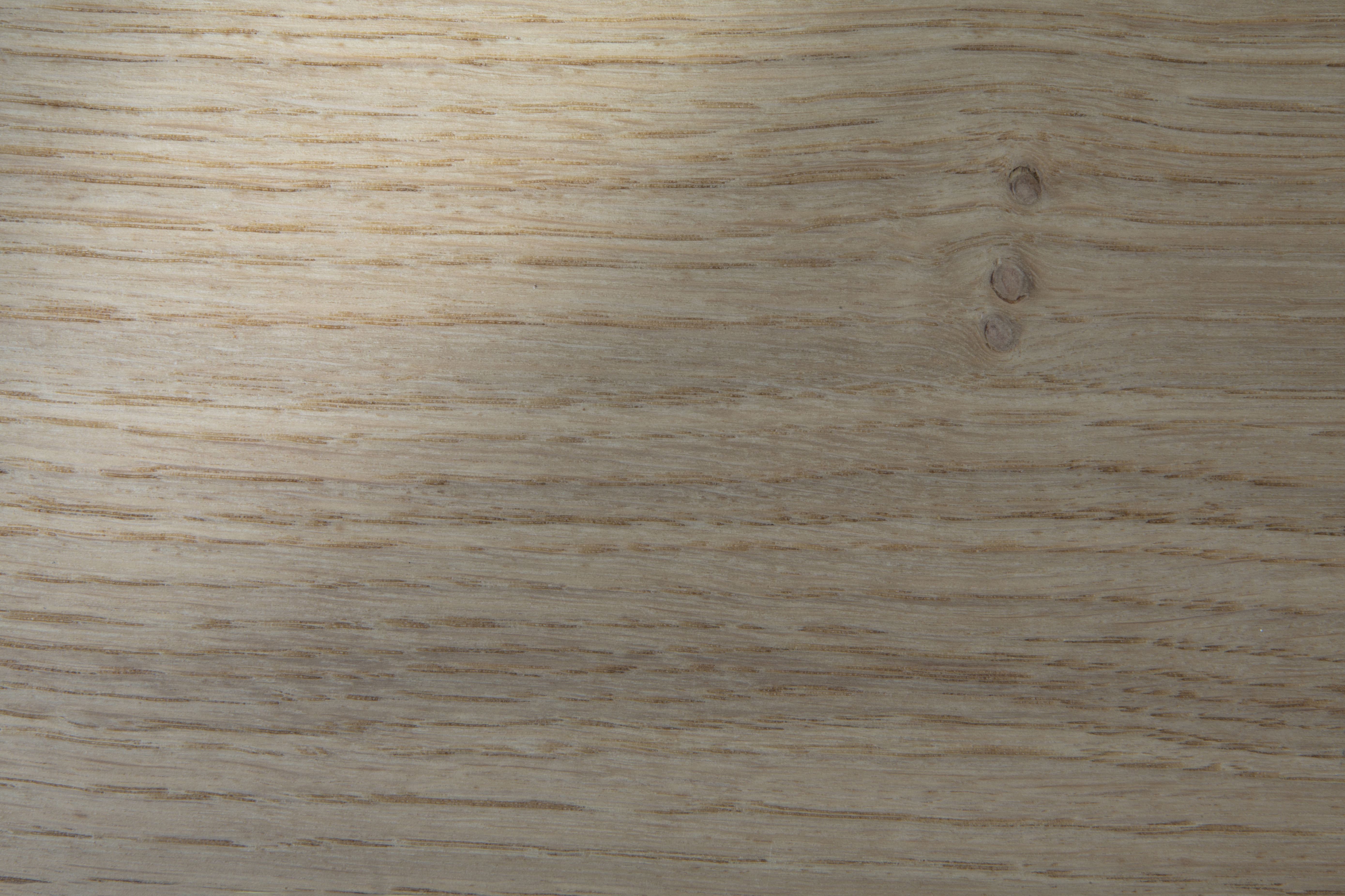 Intérieur : chêne incolore mat