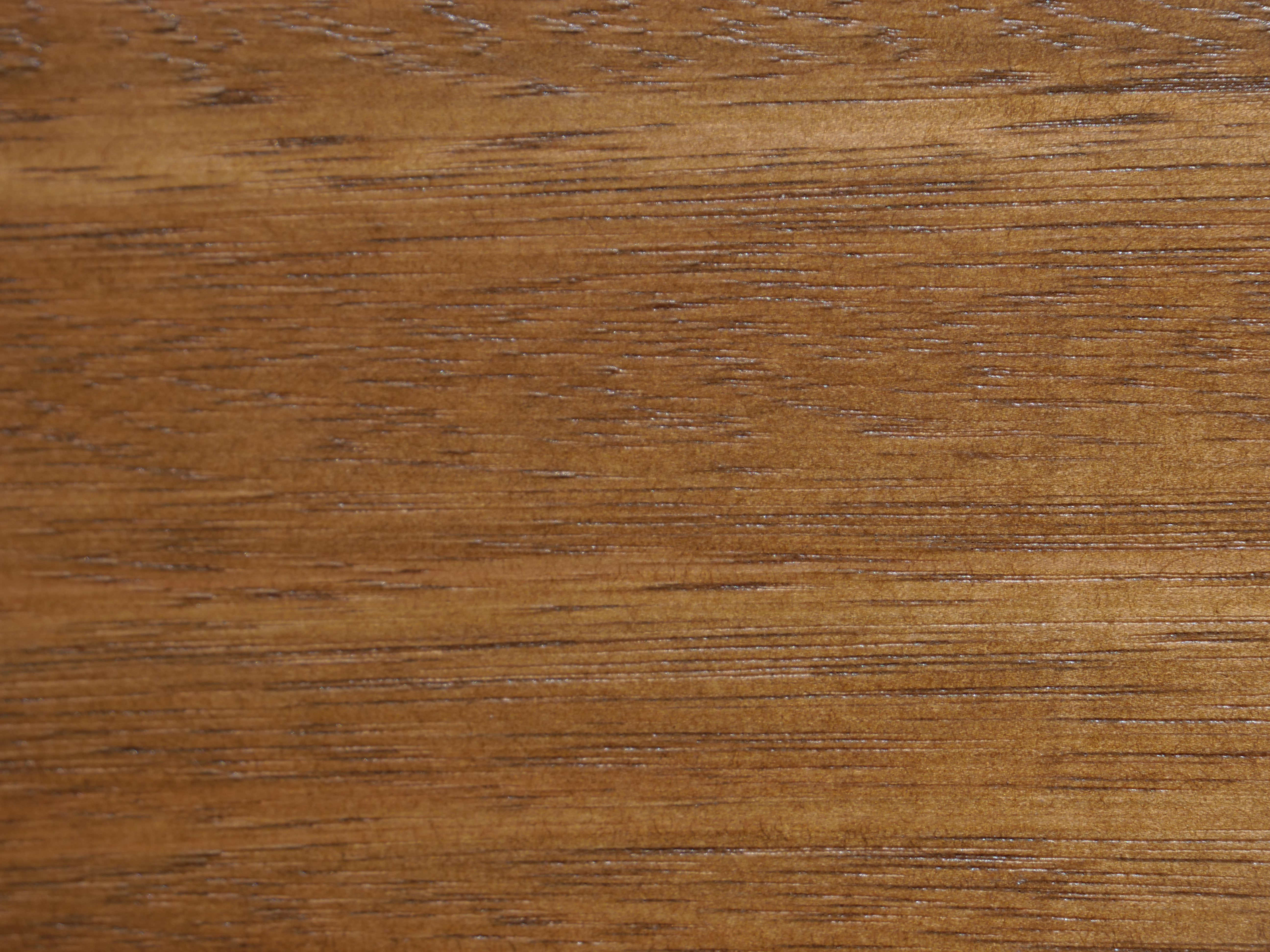 Bois exotique teinté lasure foncée